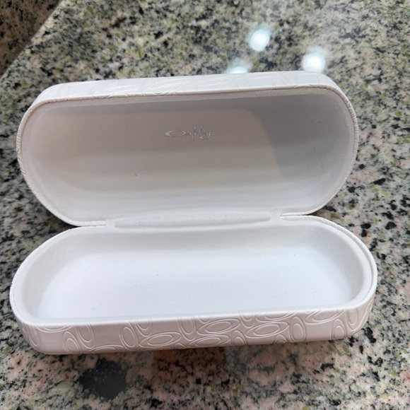 OAKLEY SUNGLASSES CASE WHITE EMBOSSED - Picture 4 of 4